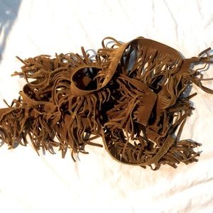 Trimtex Carolace 2” Suede Fringe - Tan, 1/2 Roll